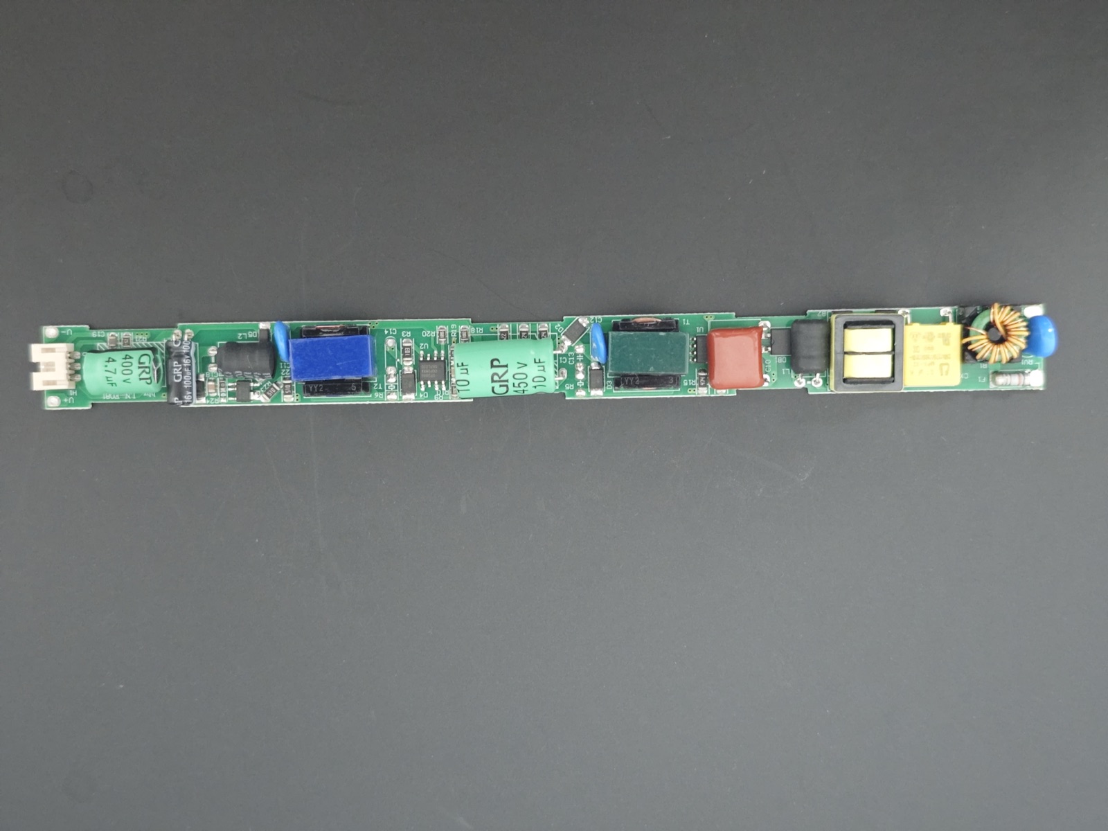 F081 · Tubo T8 alluminio-plastica